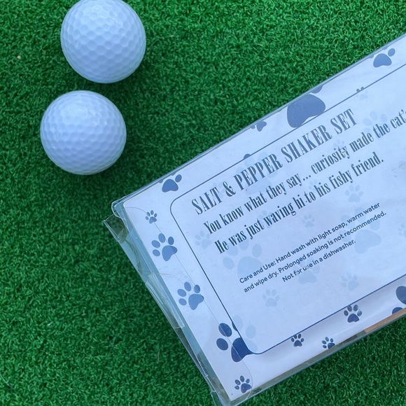 ❣️HOST PICK❣️ Cat and Fish Bowl Salt & Pepper Shakers - Picture 5 of 5